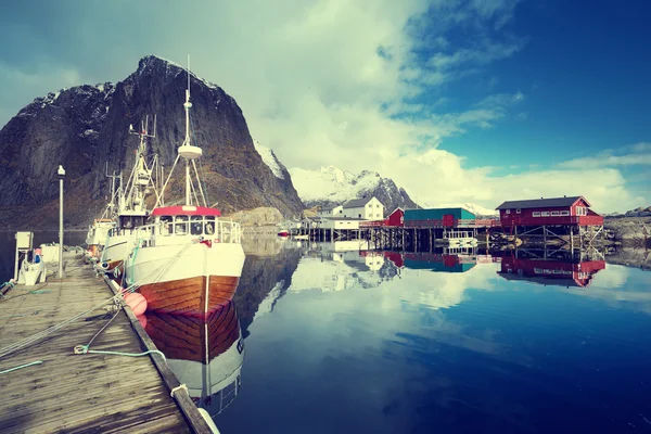 Lodě, Lofoten ostrovy, Norsko — Stock fotografie