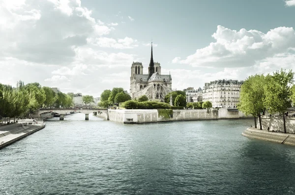 Seine y Notre Dame de Paris, Paris, Francia — Foto de Stock