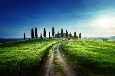 Tuscan görünümlerinde klasik: Bahar günbatımı zamanı, Pienza, İtalya