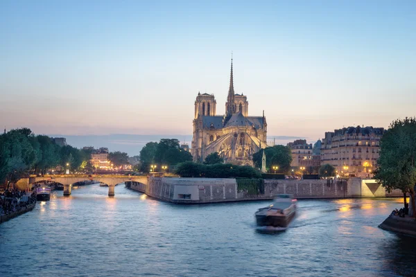 Notre dame de paris, France — стоковое фото