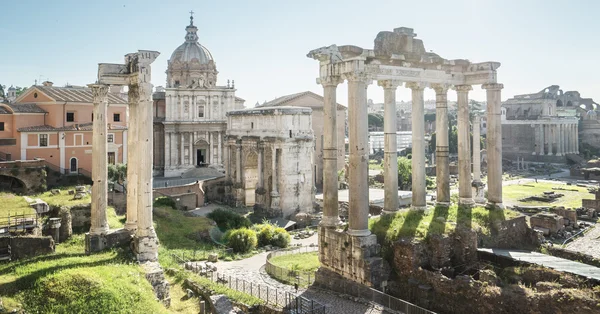 Roomalainen rauniot Roomassa, Italiassa — kuvapankkivalokuva