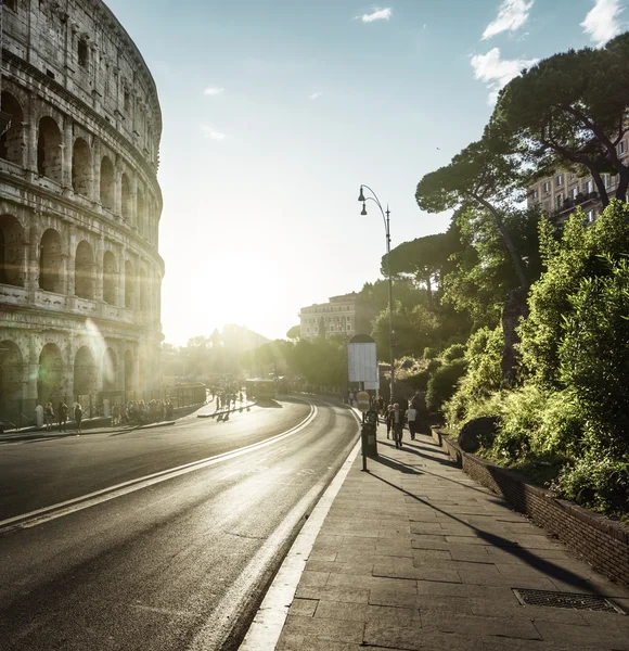 Camino al Coliseo al atardecer, Roma, Italia —  Fotos de Stock