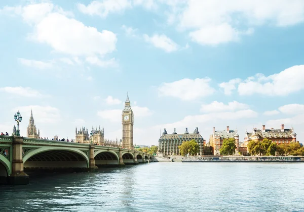 Big Bena w słoneczny dzień, Londyn — Zdjęcie stockowe