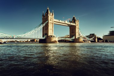 Londra 'daki kule köprüsü.