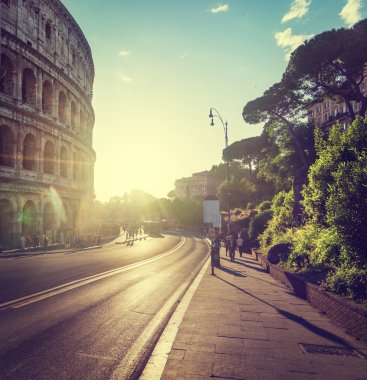Colosseum yol günbatımı zaman, Roma, İtalya