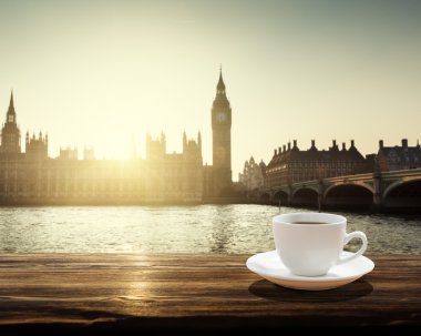 Big Ben günbatımı ve kahve, Londra, İngiltere