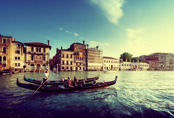 Zwei Gondeln im Sonnenuntergang, Venedig, Italien — Stockfoto