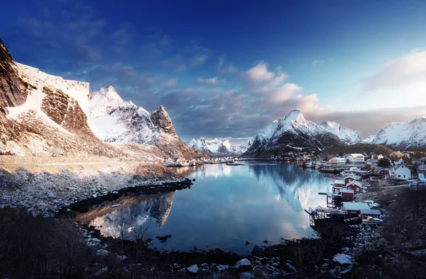 Neve em Reine Village, Lofoten Islands, Noruega — Fotografia de Stock