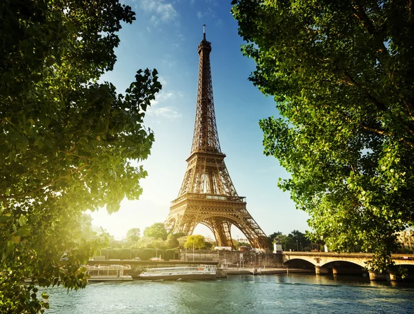 Ейфелева вежа, Париж. Франція — стокове фото
