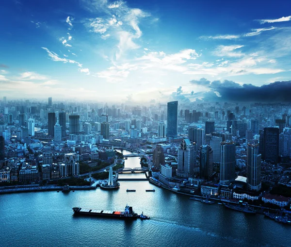 Horizonte de Shanghai al atardecer, China — Foto de Stock