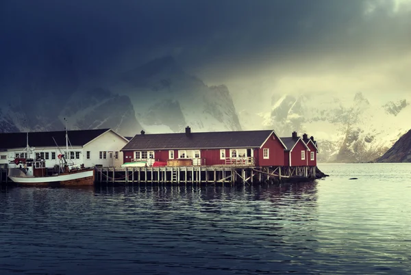 春季日落-雷尼，挪威罗弗敦群岛 — 图库照片