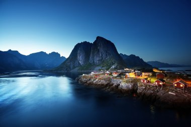 günbatımı Hamnoy Köyü, Lofoten Adaları, Norveç