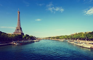 Paris 'te Eyfel Kulesi ile Seine