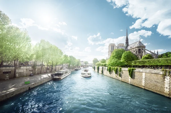 Seine und Notre Dame de Paris, Paris, Frankreich — Stockfoto