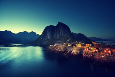 günbatımı Hamnoy Köyü, Lofoten Adaları, Norveç