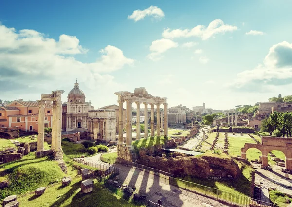Ruinas romanas en roma, italia — Foto de Stock
