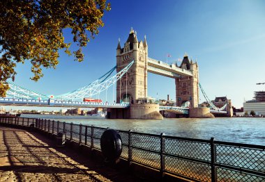 Londra 'daki kule köprüsü.