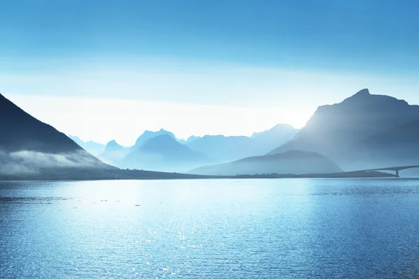 Berge, erhabene Inseln, Norwegen — Stockfoto