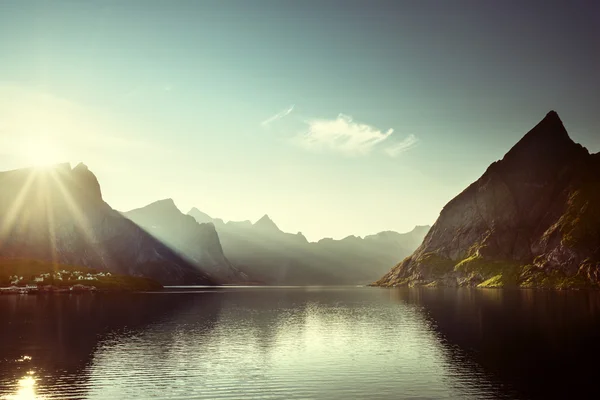 Захід сонця у прибуття островів, Норвегії — стокове фото