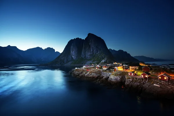 Západ slunce v Hamnoy vesnici, Lofoten ostrovy, Norsko — Stock fotografie