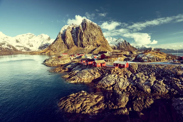 Visserij hut bij Lente - Reine, Lofoten eilanden, Noorwegen — Stockfoto