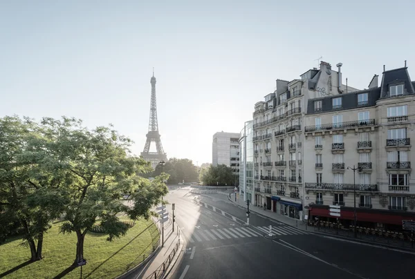 Sunny morning and Eiffel Tower, Paris, France — Stock Photo, Image