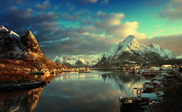 Neve em Reine Village, Lofoten Islands, Noruega — Fotografia de Stock