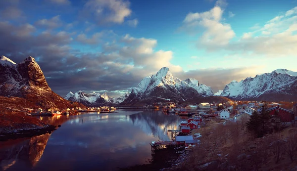 Neve em Reine Village, Lofoten Islands, Noruega — Fotografia de Stock