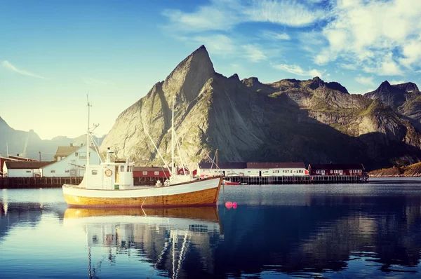 Apus de soare - Reine, Insulele Lofoten, Norvegia — Fotografie, imagine de stoc