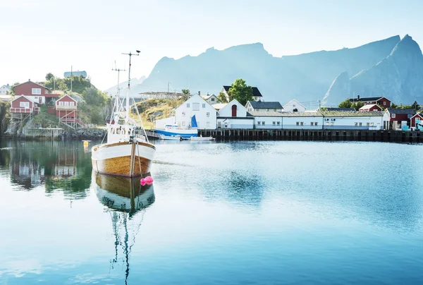 Sommar i Reine, Lofotens öar, Norge — Stockfoto