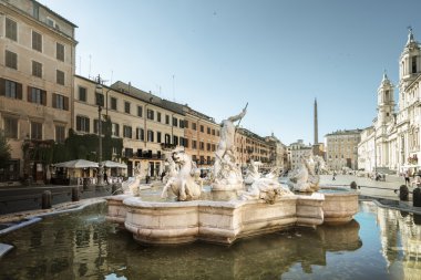 Sabah zamanında Roma Piazza Navona. İtalya