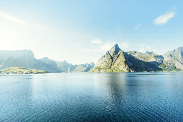 Pôr do sol da primavera - Reine, ilhas Lofoten, Noruega — Fotografia de Stock