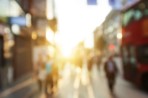 Lidé v Bokeh, ulice Londýna — Stock fotografie