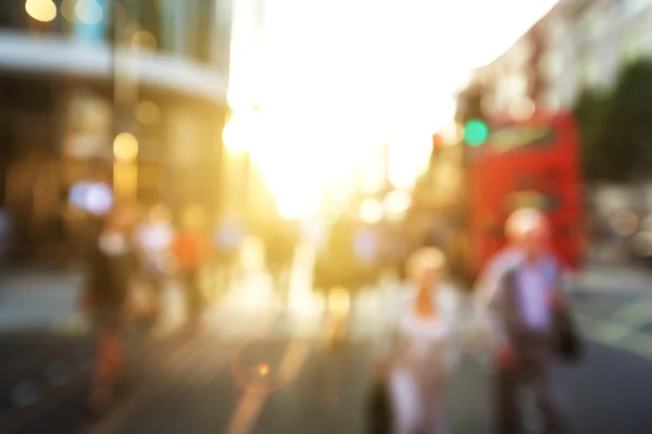 Lidé v Bokeh, ulice Londýna — Stock fotografie