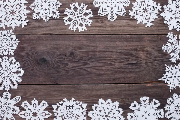 Різдвяна рамка - дерев'яний фон зі сніжинками — стокове фото