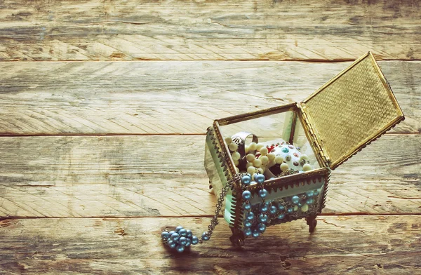 Vintage glass gift box with jewel — Stock Photo, Image