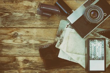 Vintage fotoğraf makinesi, film, fotoğraf ve flaş