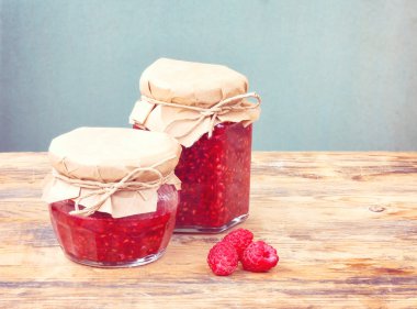 cam ev yapımı Ahududu reçeli