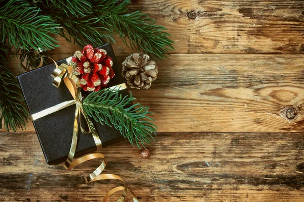 圣诞节黑色礼品盒用金丝带 — 图库照片