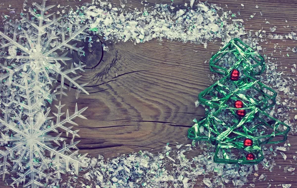 Julkort med julgran och snöflingor — Stockfoto