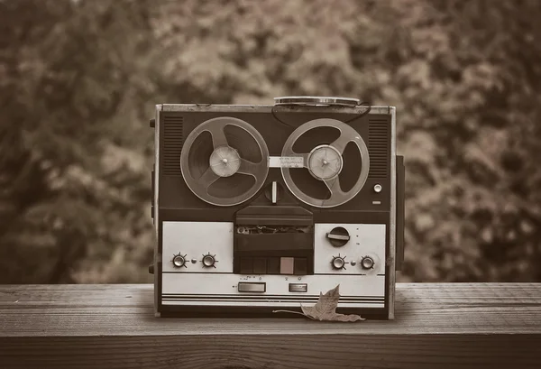 Oude reel taperecorder — Stockfoto