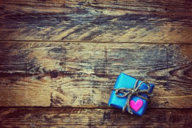 küçük mavi hediye kutusu 