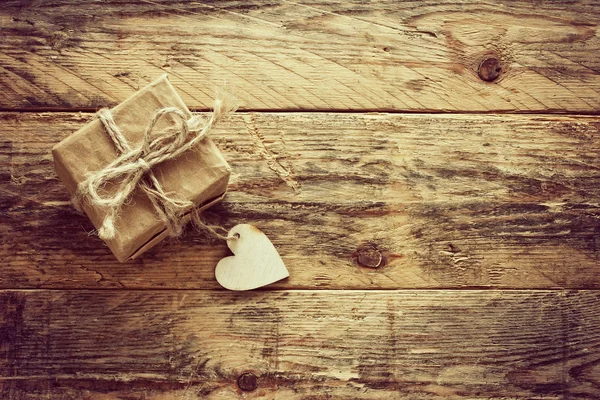 Piccola scatola regalo di San Valentino vintage — Foto Stock