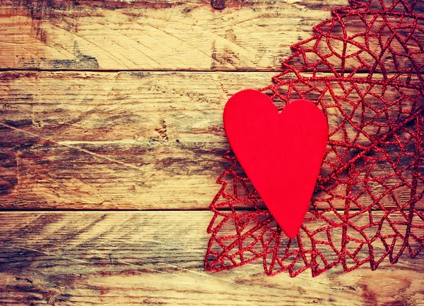 Día de San Valentín, hoja tallada decorativa, corazón de madera —  Fotos de Stock