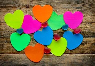 renkli çıkartmalar ve jöleli şeker 