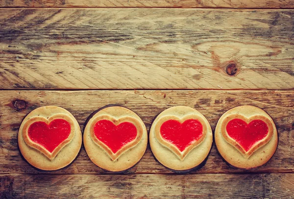 Aftelkalender voor Valentijnsdag grens koekjes met jam — Stockfoto