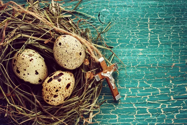 Easter rural background with quail eggs — Stock Photo, Image