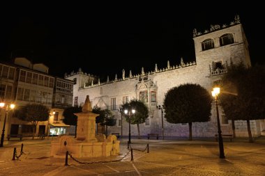 Casa del Cordon Burgos içinde