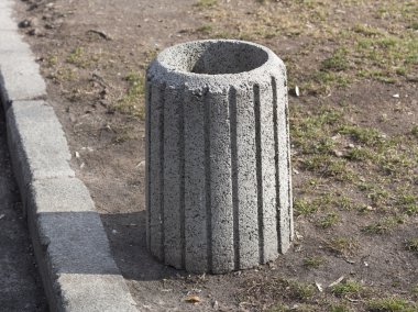 Taş çöp çöp konteyner