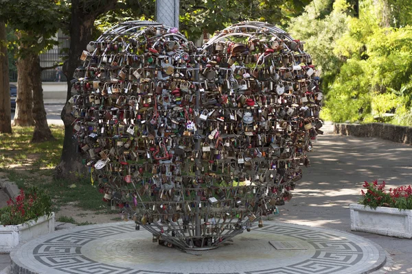 Locks in heart shape on wedding bridge — Stock Photo, Image